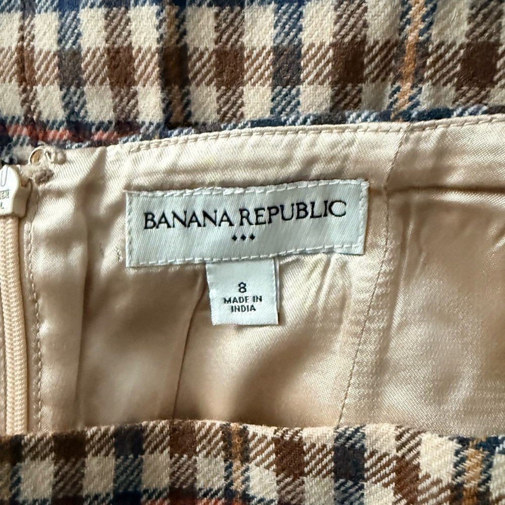 Banana Republic Plaid Mini Skirt - Cream and Blue wool blend. - Picture 3 of 5